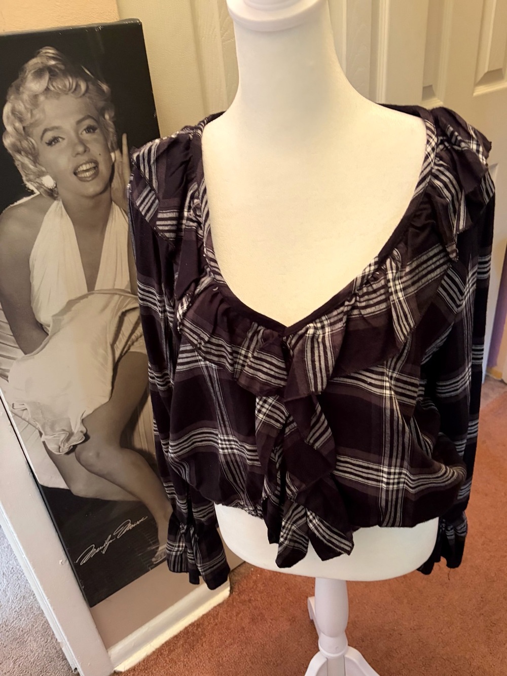 Moon orchid/manufactured by LE LIS soft plaid ruffle front crop women’s top PL